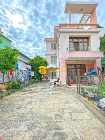 Bán biệt thự 10x29m 2 lầu sân thượng hẻm xe hơi lý phục man q7