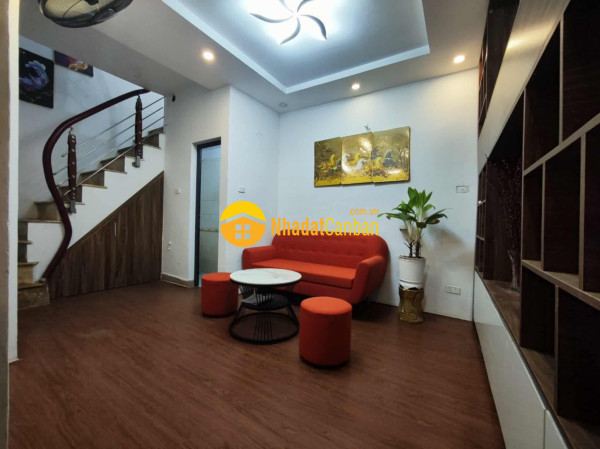 Cho thuê nhà nguyên căn phố láng hạ, ba đình, 4 tầng, gần phố, gia đình, ở nhóm., 7.5 triệu